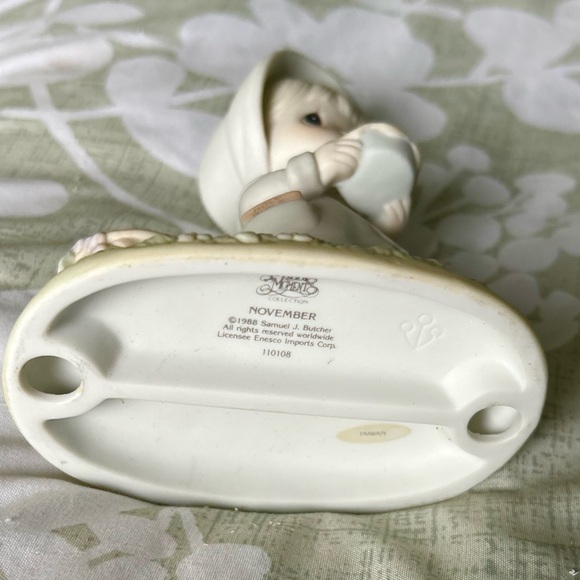 VTG Porcelain Enesco Precious Moments November Month Motif Holding Pie Art Decor - Picture 12 of 13